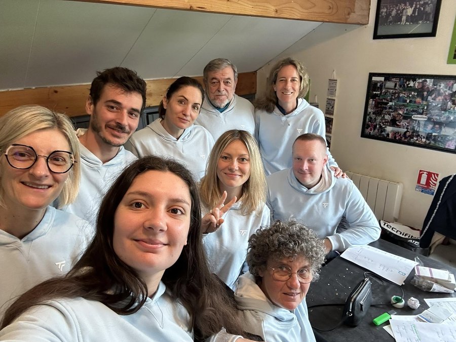 L'équipe d'éducateurs et bénévoles du TCVT